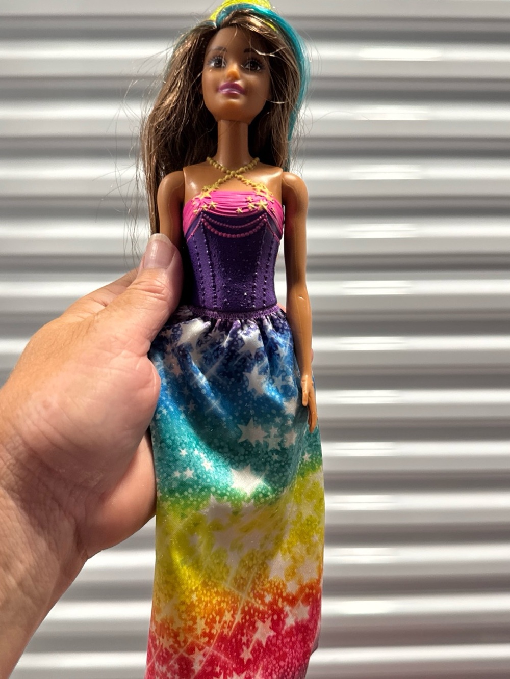 2019 Barbie Dreamtopia, princess doll Theresa, brunette with blue hair streak
